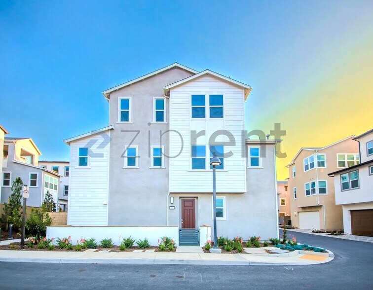 Building Photo - Unit