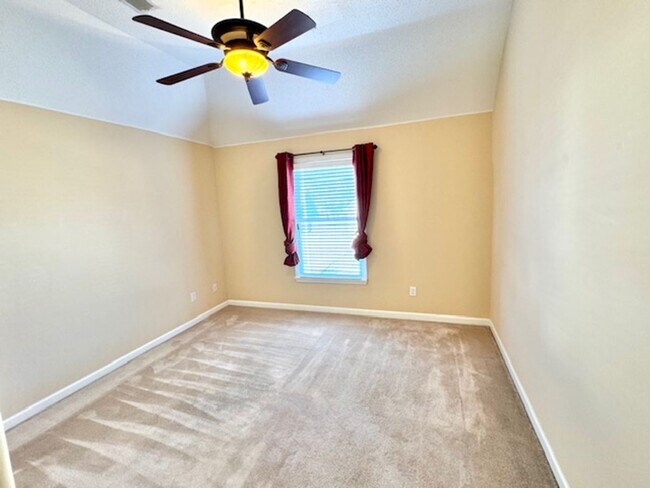 Building Photo - CountryValleyCv11925