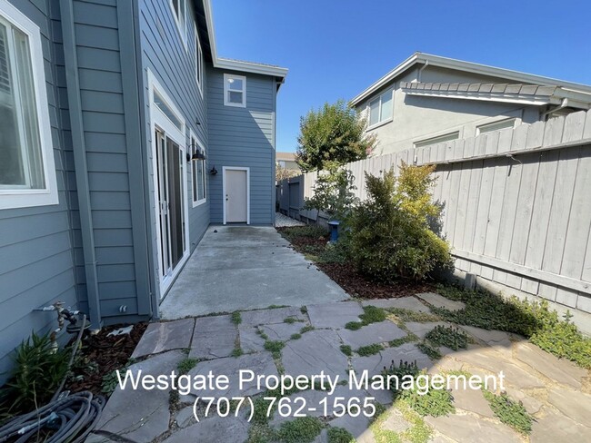 Building Photo - 1453 Woodside Cir
