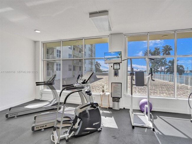 Building Photo - 10350 W Bay Harbor Dr