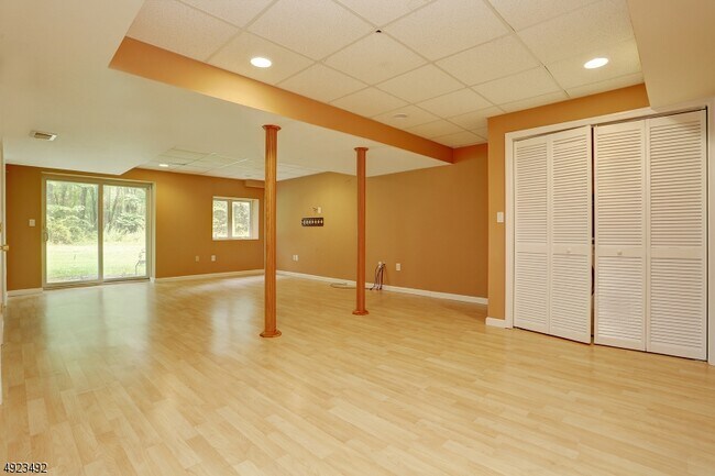 Building Photo - 215 Raymound Blvd