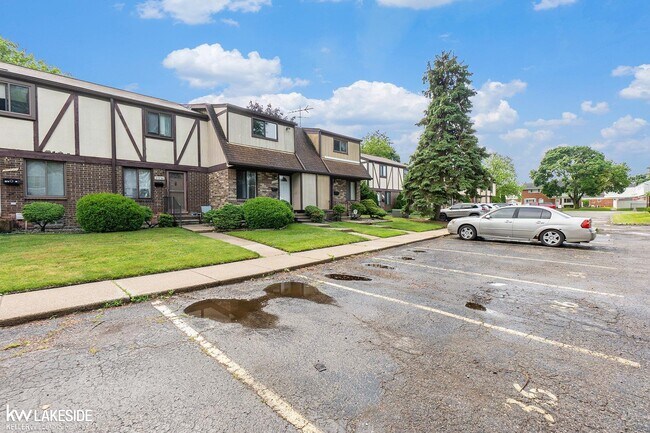 Building Photo - 37334 Matthew Ct