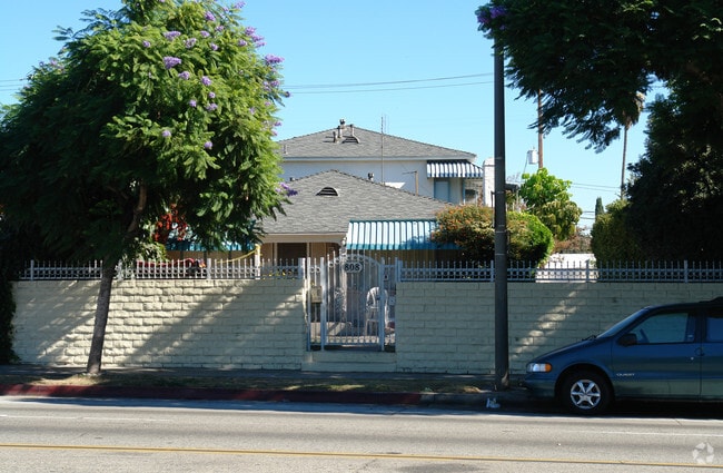 Building Photo - 808 S Glendale Ave