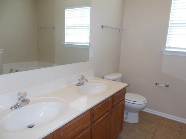 Building Photo - 121 Dovetail Dr