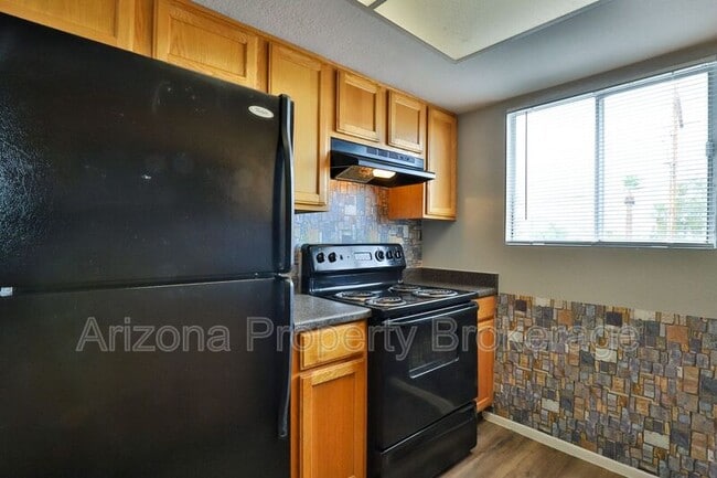 Building Photo - 6653 N 27th Ave