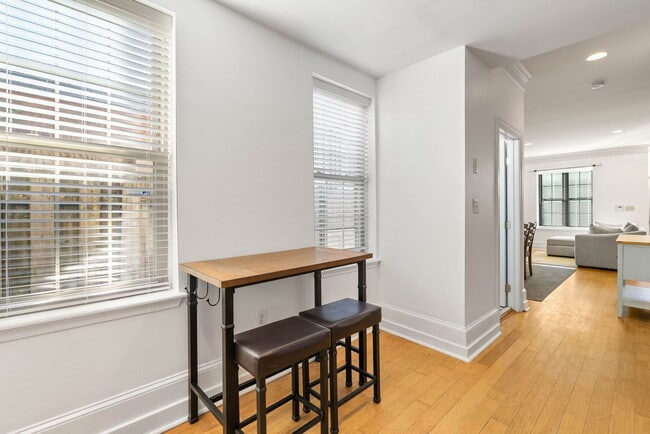 Building Photo - 933 N 30th St