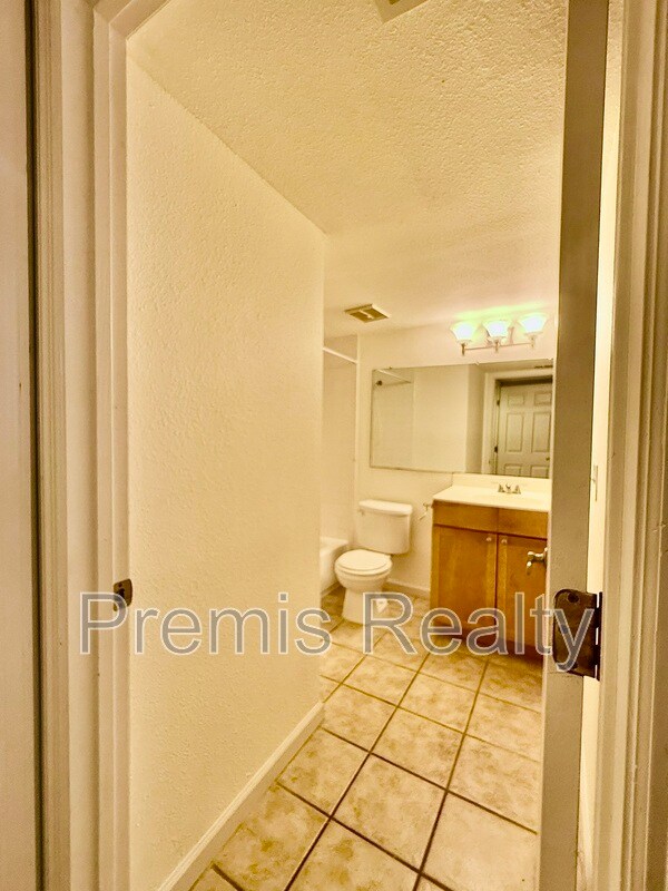 Building Photo - 2500 Winding Creek Blvd
