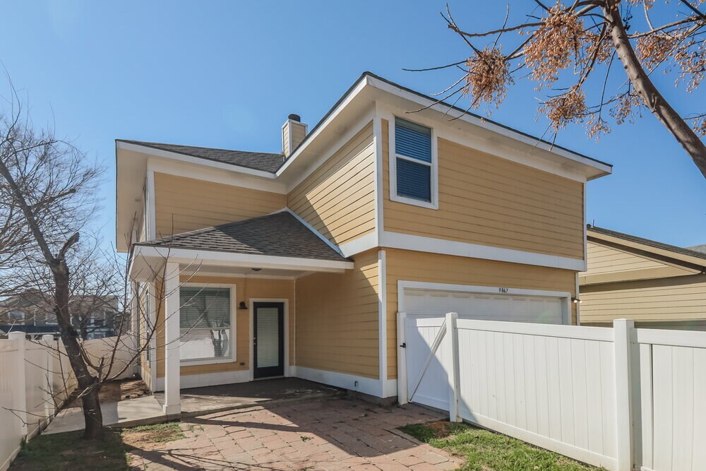 Building Photo - 9867 Walnut Hill Dr