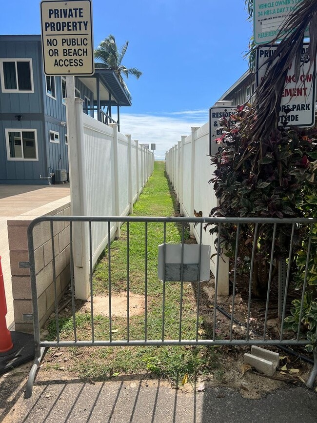 Building Photo - Beach Cottage Close to the Ocean