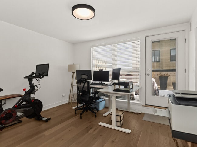 Building Photo - 1645 W School St