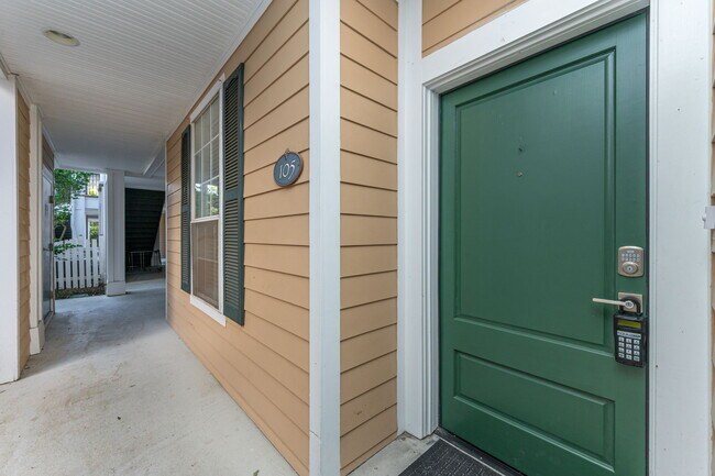 Building Photo - 159 Brooks St SE