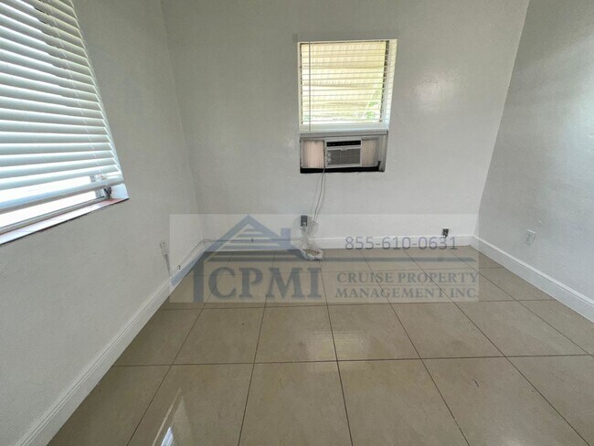 Building Photo - The perfect 3/1 single home in Pompano Beach - Washer and Dryer in unit!