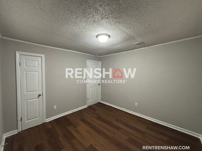 Building Photo - 1242 Airways Blvd