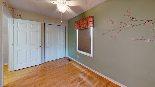 Building Photo - 367 London Rd