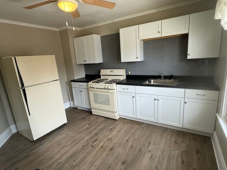 Building Photo - 711 16th St