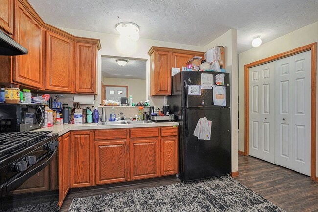 Building Photo - AVAILABLE IN NOVEMBER! 3 Bedroom, 1.5 Bath House in Grand Rapids