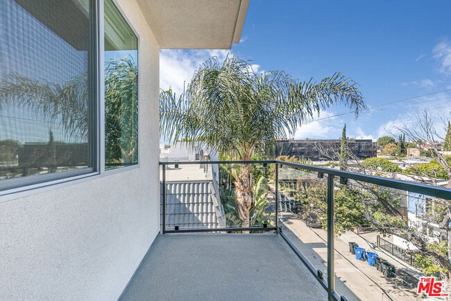 Building Photo - 10824 Blix St