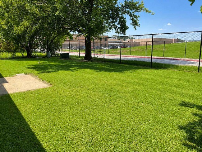 Building Photo - 8607 Sherrywood Dr