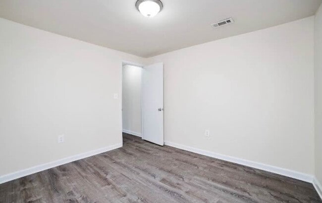 Building Photo - 4543 Kingston Rd