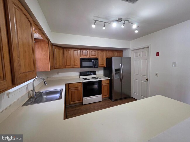 Building Photo - 9 Gristmill Dr