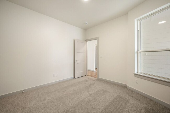 Building Photo - 4909 Misty Wood Ln