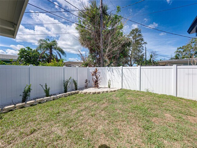 Building Photo - 6709 Cardinal Dr S