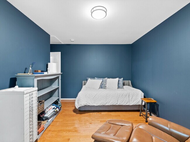 Building Photo - "Spacious 4-Bed Oasis with Scenic Views an...