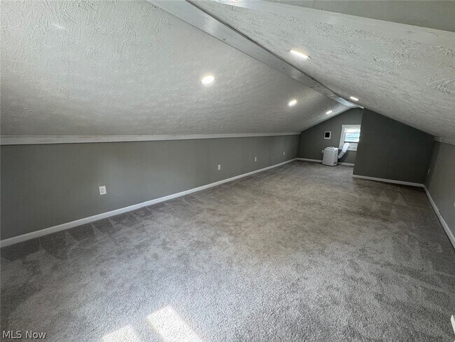 Building Photo - 1308 Warren Rd