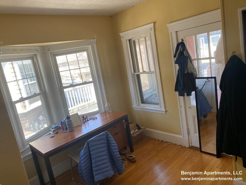 Building Photo - 20 Benton Rd