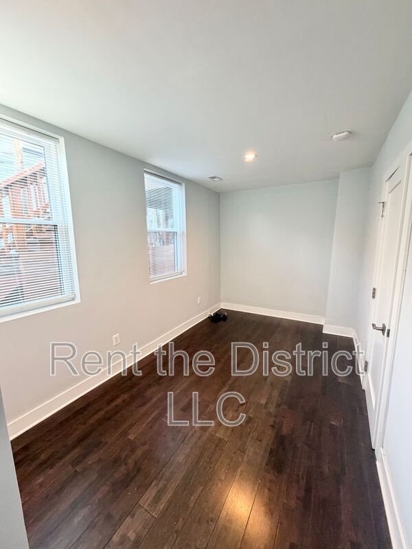 Building Photo - 1605 F St NE