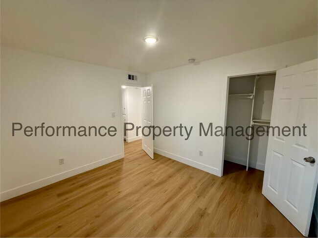 Building Photo - 3401 Squire Ln