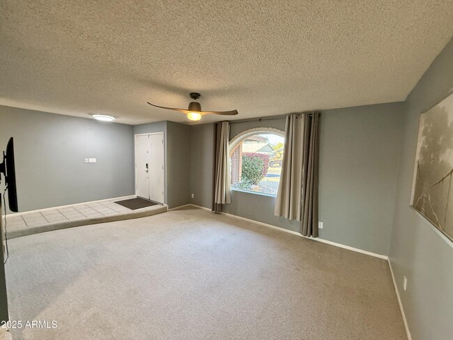 Building Photo - 1105 W Juanita Ave