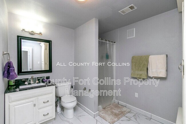 Building Photo - 6009 Hillside Dr