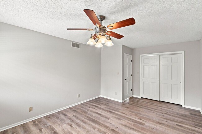 Building Photo - NEW 1720-1722-1724-1726 N Chapman Lane