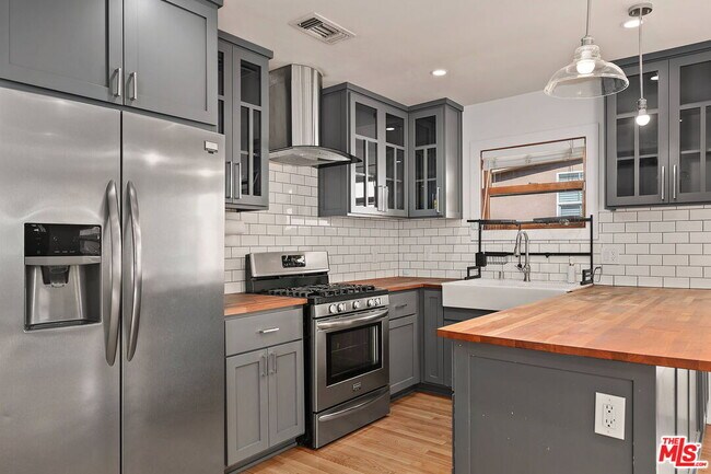 Building Photo - 1453 Hepner Ave