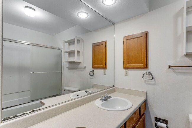 Building Photo - Cozy Condo in Convenient Location with Mou...