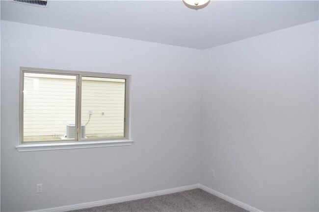 Building Photo - 1689 Woodlands Dr
