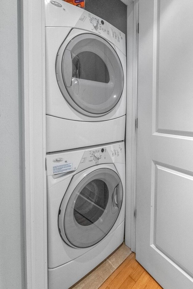 Building Photo - North End