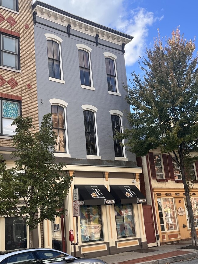 Building Photo - 109 N Market St