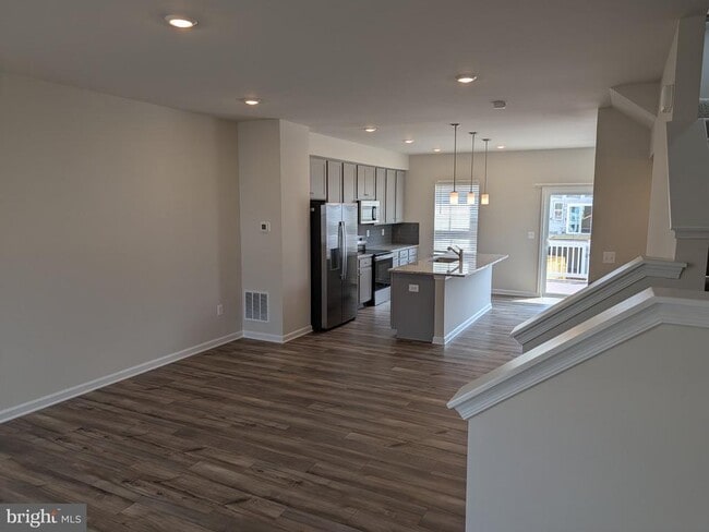 Building Photo - 266 SWAN Ave