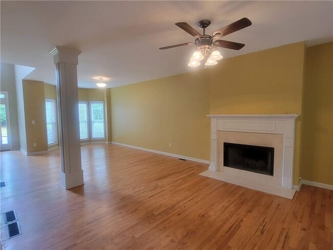 Building Photo - 5555 Holly Springs Dr