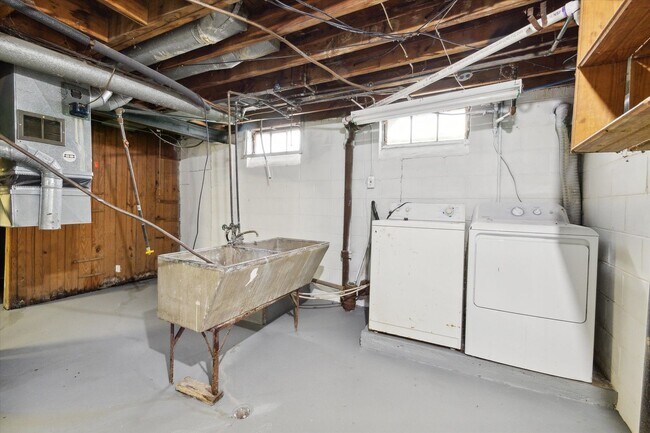 Building Photo - West Side - 3 Bedroom Bungalow
