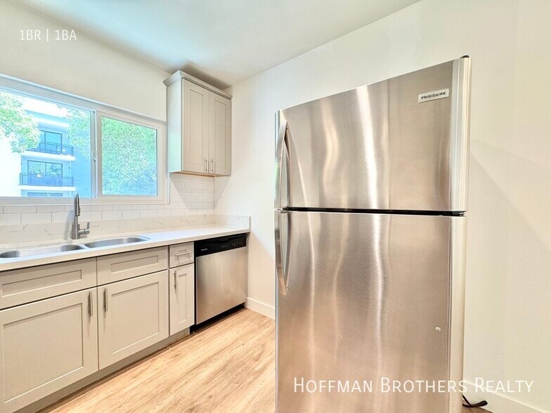 Building Photo - 859 S New Hampshire Ave