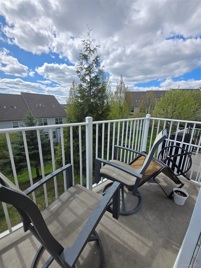 Building Photo - 913 Hawthorn Way