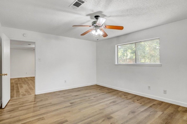 Building Photo - 5585 Scenic Dr