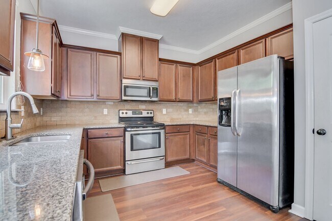 Building Photo - Beautiful 4 Bedroom in Great Neighborhood!