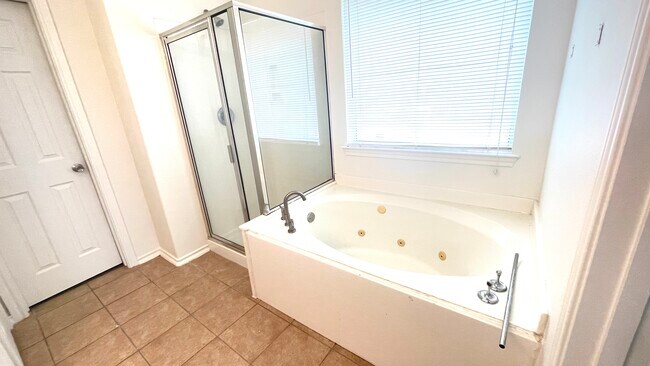 Building Photo - 12914 Pinehall Ln