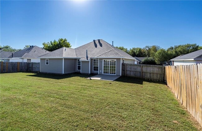 Building Photo - 607 Amanda Dr