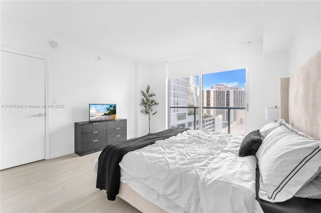 Building Photo - 500 Brickell Ave