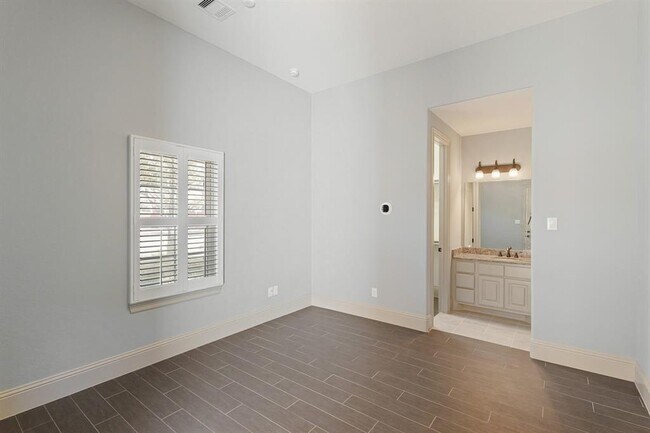 Building Photo - 67 Quiet Vista Dr